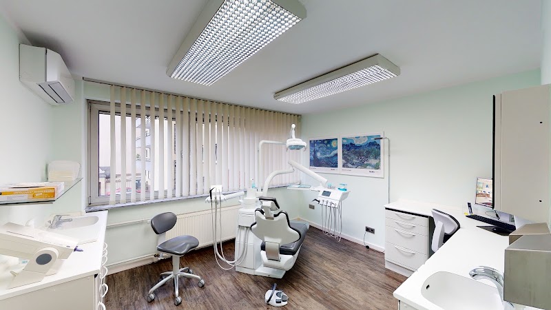 Dr. Hakimi und Kollegen, Frankfurt am Main